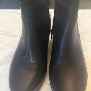 Clarks Elegant Black Ankle Boots size 6 minimalist career timeless polished chic